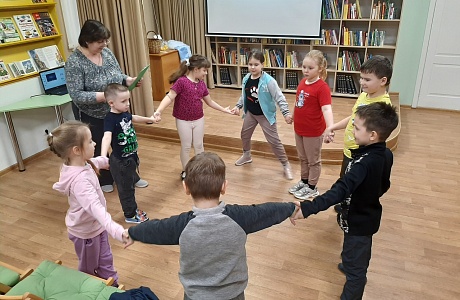 В районной библиотеке 14 февраля прошёл фольклорный час «Сказочная карусель»