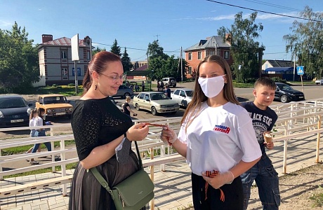 Активисты «Молодой Гвардии» Колышлейского района провели акцию «Георгиевская лента» в посёлке Колышлей