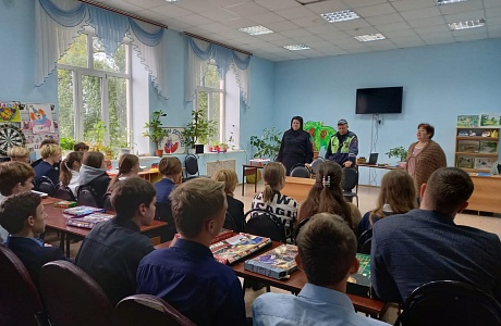 Сотрудники отделения ГИБДД в рамках профилактического мероприятия «Внимание, дети!» продолжают проведение бесед с учащимися образовательных учреждений на обслуживаемой территории Колышлейского района Сотрудники отделения ГИБДД в рамках профилактического мероприятия «Внимание, дети!» продолжают проведение бесед с учащимися образовательных учреждений на обслуживаемой территории Колышлейского района