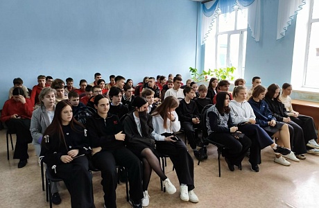 В малом зале районного дома культуры 24 апреля 2026 года состоялась познавательная встреча, посвященная правилам дорожного движения