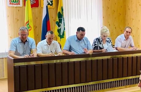 Глава Колышлейского района Михаил Максимов провел расширенное оперативное совещание