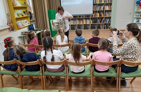 Районную библиотеку 2 апреля с экскурсией «Книжкин дом» посетили воспитанники детского сада «Золотой ключик»