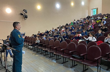 Профилактическая беседа с учащимися на темы: «Безопасный новый год» и «Действия при чрезвычайных ситуациях»