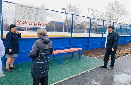 Глава Колышлейского района Михаил Максимов оценил строительство спортивной площадки «Газпром – детям» 