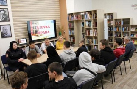 17 ноября  прошла встреча студентов СМТ со специалистами правоохранительных служб и медицинского учреждения