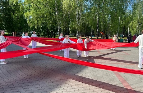 9 мая творческие коллективы районного Дома культуры приняли участие в торжественном мероприятии, посвящённом 80-ой годовщине Победы