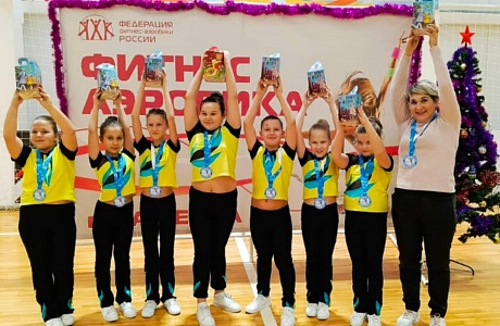 В городе Каменка в ФОКе «Дорожник» 22 декабря 2024 года прошел новогодний фестиваль – праздник «Ёлка на Дорожнике» В городе Каменка в ФОКе «Дорожник» 22 декабря 2024 года прошел новогодний фестиваль – праздник «Ёлка на Дорожнике»