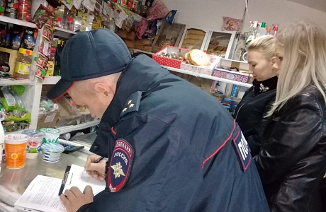 25 октября 2019 года рабочей группой по противодействию незаконному обороту промышленной и алкогольной продукции совместно с представителями СМИ провели мониторинг в селах Пановка и Апраксино Плещеевского сельсовета