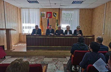 В Администрации Колышлейского района 24 мая глава администрации района Вильдан Узбеков провел расширенное совещание с руководителями организаций и учреждений района