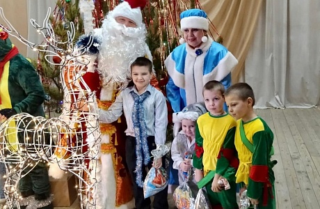26 и 27 декабря в зрительном зале районного Дома культуры прошли новогодние театрализованные представления 26 и 27 декабря в зрительном зале районного Дома культуры прошли новогодние театрализованные представления
