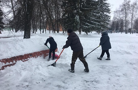 Коллектив спортивной школы Колышлейского района в выходные дни принял участие в борьбе со снегом