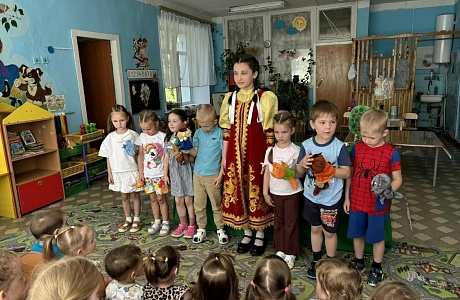 В районной библиотеке 25 мая »  состоялся спектакль по мотивам русской народной сказки «Колобок»