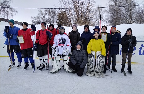 На хоккейной коробке поселка Колышлей18 февраля прошёл муниципальный этап «Золотая шайба»