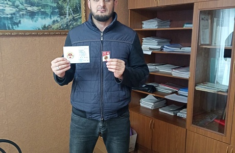 Значок ГТО или знак отличия комплекса ГТО — это награда, вручаемая участникам за успешное выполнение нормативов определенных возрастных ступеней комплекса