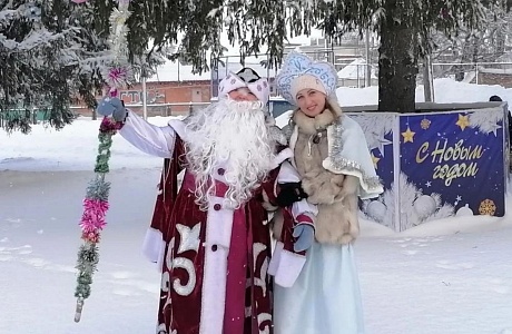 На Центральной площади посёлка 5 января 2026 года прошло мероприятие "Здравствуй, Зимушка-зима"