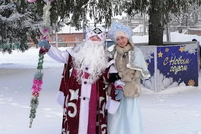 На Центральной площади посёлка 5 января 2026 года прошло мероприятие "Здравствуй, Зимушка-зима"