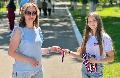 12 июня 2022 года волонтёры "Молодой Гвардии" Колышлейского района провели акцию «Триколор»