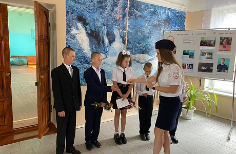 Сотрудники отделения ГИБДД продолжают проведение бесед с учащимися образовательных учреждений