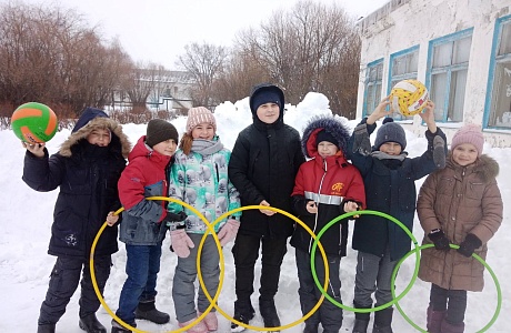 6.01.2022 года учащиеся МОУ СОШ с. Красная Горка снова посетили школу в период зимних каникул, чтобы посоревноваться в ловкости и креативности. Сегодня - "Веселые старты"! 6.01.2022 года учащиеся МОУ СОШ с. Красная Горка снова посетили школу в период зимних каникул, чтобы посоревноваться в ловкости и креативности. Сегодня - "Веселые старты"!