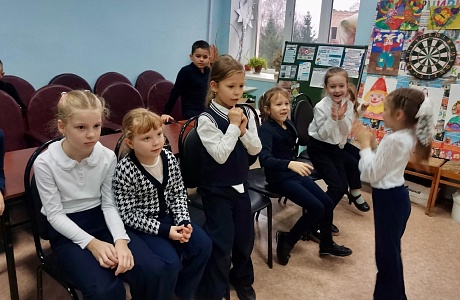 В любительском объединении "В мире животных" детского сектора РДК 19 ноября прошла игровая программа: "Кошки против собак"