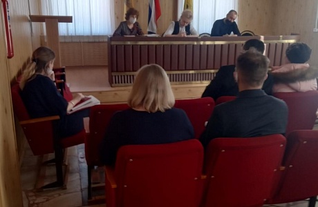        В Администрации Колышлейского района  состоялось очередное заседание межведомственной комиссии по рассмотрению проектов  программ социальной адаптации и выработке рекомендаций по заключению социального контракта.  