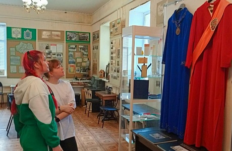 Заведующая краеведческого музея Ираида Захезина 14 апреля радушно встретила гостей из г.Пенза