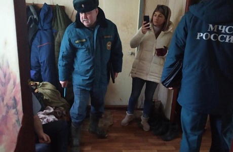 Во Колышлейском районе продолжаются профилактические рейды по жилому сектору. Сотрудники МЧС и ОДН и ПР совместно со специалистами ведомств администраций обходят частный жилой сектор Во Колышлейском районе продолжаются профилактические рейды по жилому сектору. Сотрудники МЧС и ОДН и ПР совместно со специалистами ведомств администраций обходят частный жилой сектор