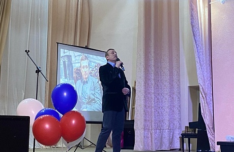 В районном Доме культуры 1 марта 2024 года состоялась творческая встреча с артистом театра и кино Сергеем Апрельским