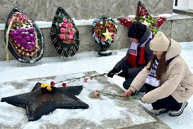 Молодогвардейцы почтили память Неизвестного солдата