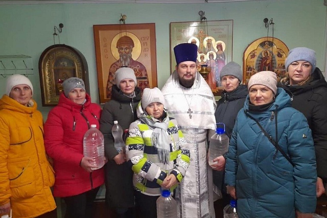 Социальные работники Колышлейского района  приняли участие  в акции «Крещенская вода»
