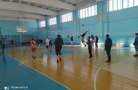 27 декабря 2021 года в ФОКе «Олимп» прошло Первенство Колышлейского района по волейболу среди юношей и девушек 2004 г.р. и младше