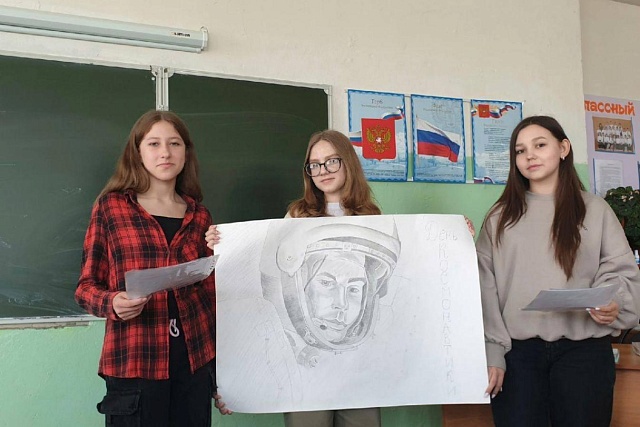Активисты «Молодежка ОНФ» 12 апреля, в прекрасный день - День космонавтики провели в 8 «а» МОУ СОШ 1 р.п. Колышлей в формате интеллектуальной игры брейн-ринг