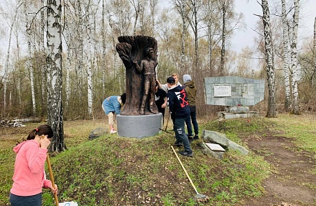 В рамках акции «Всероссийский день заботы о памятниках истории и культуры» 20 апреля 2022 года проведены работы по благоустройству прилежащей территории и памятников В рамках акции «Всероссийский день заботы о памятниках истории и культуры» 20 апреля 2022 года проведены работы по благоустройству прилежащей территории и памятников