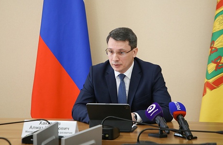 Промежуточные итоги экспортной деятельности в региональном Правительстве озвучил министр экономического развития и промышленности Пензенской области Алмаз Хакимов