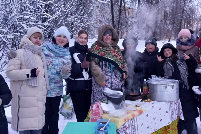 На центральной площади поселка Колышлей 18 января состоялся районный фестиваль зимних забав «Крещенский переполох»