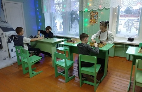 На базе МОУ СОШ с Трескино 22 декабря 2023 год прошёл шахматный турнир на призы Деда Мороза