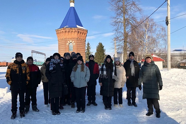 20 февраля 2024 года модельной библиотекой для учащихся школы п. Родниковский была проведена экскурсия «Путешествие сквозь века» 