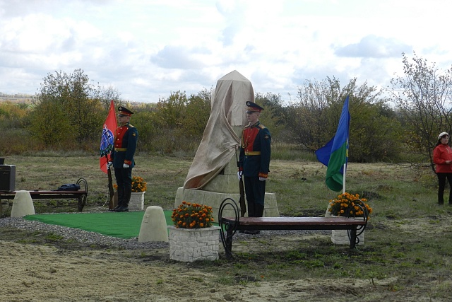 На территории Лачиновского сельсовета Колышлейского района 20 сентября состоялось торжественное мероприятие посвященное открытию памятного знака первого командующего Воздушно-десантными войсками Василия Афанасьевича Глазунова
