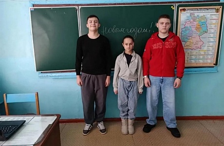 5 января 2026 года «Новогодняя канитель» собрала обучающихся МОУ СОШ с. Старая Потловка, чтобы рассказать о традициях празднования Нового года