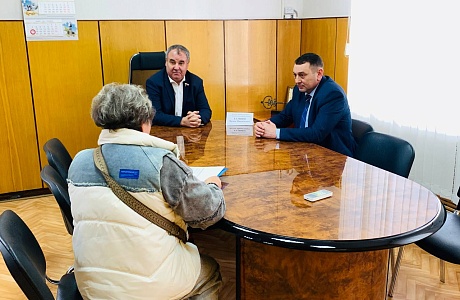 Депутат Законодательного Собрания Пензенской области Вадим Калинин провел приём граждан Колышлейского района