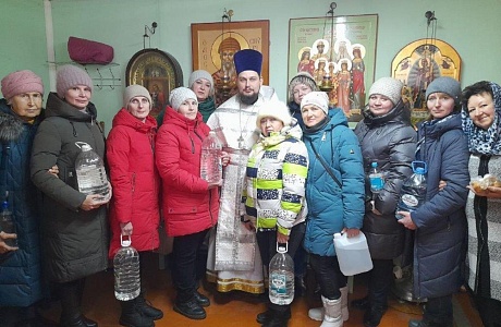 Социальные работники приняли участие вакции «Крещенская вода» Социальные работники приняли участие вакции «Крещенская вода»