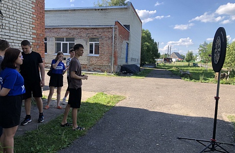  Родина Анна провела 9 июня 2024 года для ребят мастер-класс по игре в дартс 