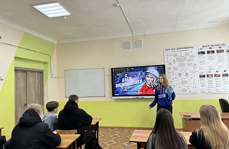 Активистка Молодой Гвардии Аня Родина провела интеллектуальную битву ко Дню Космонавтики!