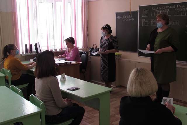 В рамках Всероссийской акции « На  все 100 сдаем вместе. Единый день сдачи ЕГ родителями»  в Колышлейском районе на базе МОУ СОШ №1 р.п. Колышлей   17 марта был проведен   экзамен для родителей 