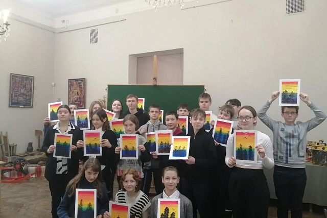 Обучающиеся  МОУ ООШ д.Названовки посетили картинную галерею им. Савицкого по Пушкинской карте