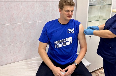 Активисты «Молодой Гвардии» вакцинировались от гриппа