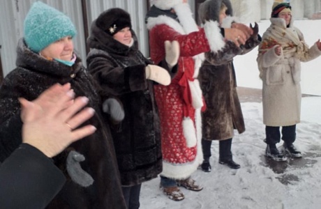 На центральной площади р.п.Колышлей 2 января 2024 года участники школьного театра «Маска» провели развлекательную программу На центральной площади р.п.Колышлей 2 января 2024 года участники школьного театра «Маска» провели развлекательную программу