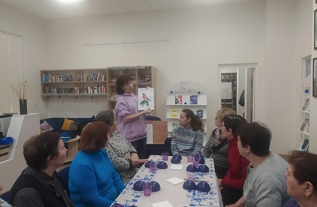В районной библиотеке 4 января прошел мастер-классе «Новогодние узоры». В районной библиотеке 4 января прошел мастер-классе «Новогодние узоры».