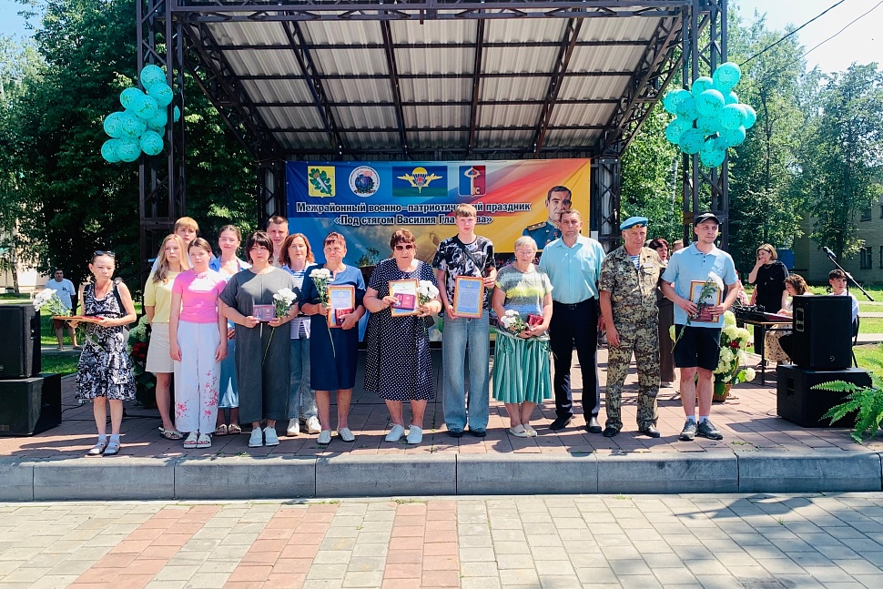 На центральной площади рабочего поселка Колышлей 25 июля прошёл межрайонный военно-патриотический праздник "Под стягом Василия Глазунова"