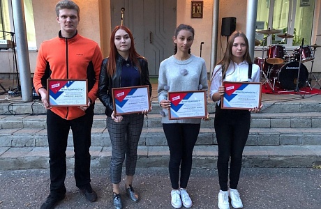 В минувшие выходные на летней площадке Районного дома культуры Колышлейского района прошло торжественное мероприятие, посвящённое Всероссийскому Дню молодежи